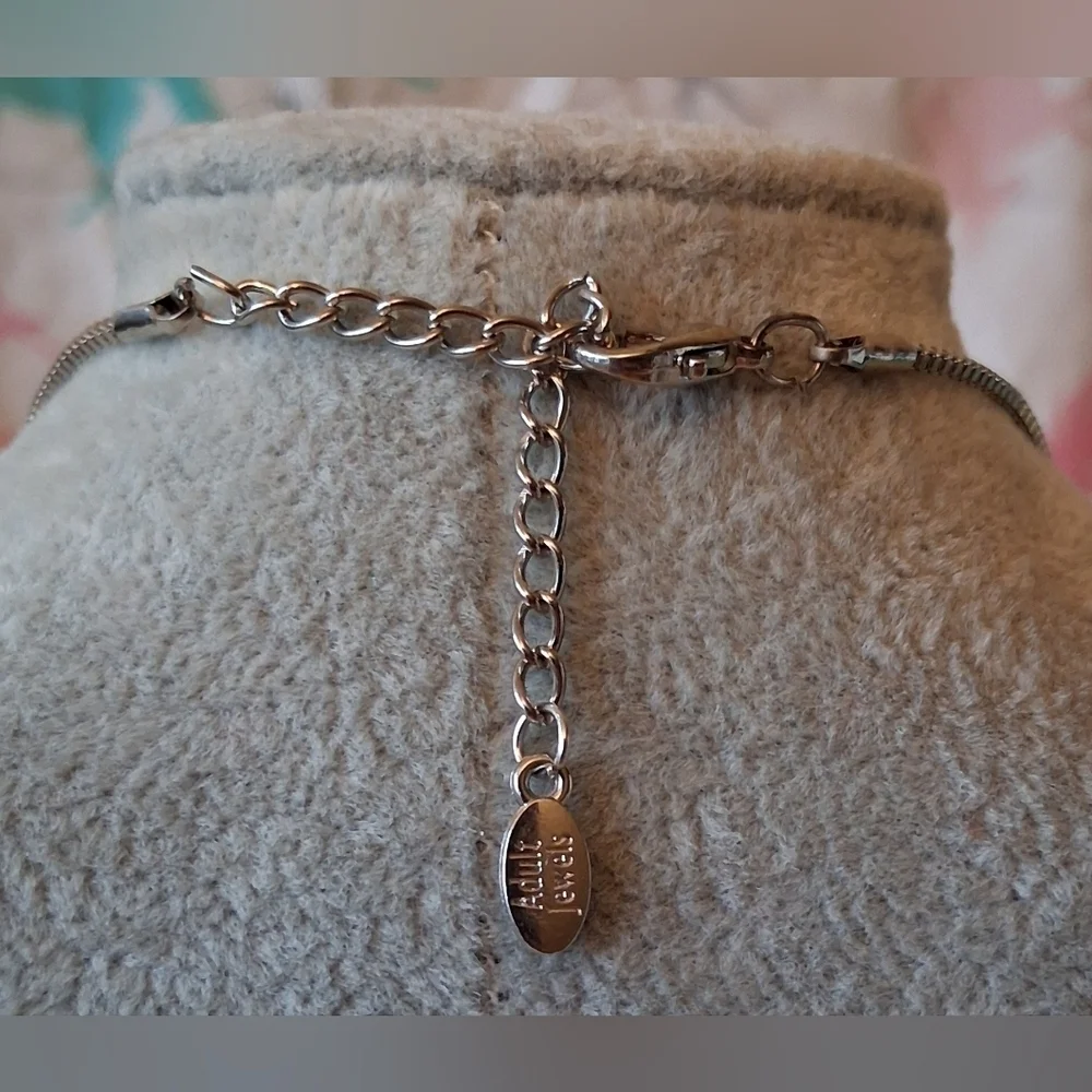EUC Adult Jewels Silver Tone USA America Floating Charm Necklace Jewelry